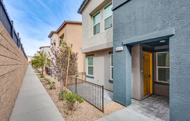 Charming 3-Bedroom Townhome with Smart Home Technology in Skye Hills, NW Las Vegas