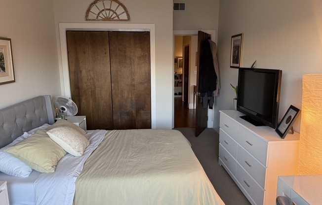 1 bed, 1 bath, 1,023 sqft, $3,550, Unit 220