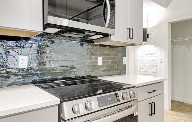 1 bed, 1 bath, 692 sqft, $1,740, Unit 108