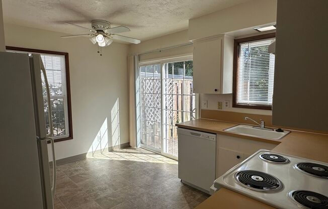 2 beds, 1.5 baths, $1,525, Unit 1