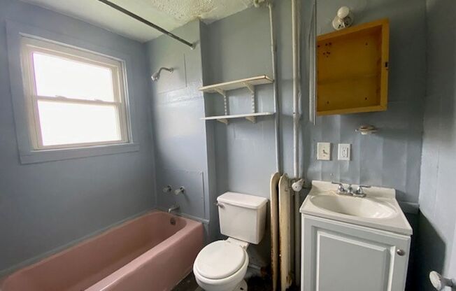 Studio, 1 bath, $700, Unit 3