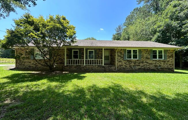 488 Dogwood Trail: 3BD, 2BA ranch home on large lot. Perfectly located just off the intersection of Hwy 74 and Dogwood Trail in Tyrone. Newer Flooring, Newer Paint, Newer Light Fixtures! AVAILABLE NOW!