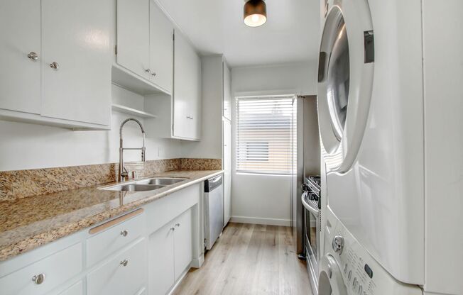 943 6th Street in Santa Monica - North of Wilshire and only 6 blocks to the beach!