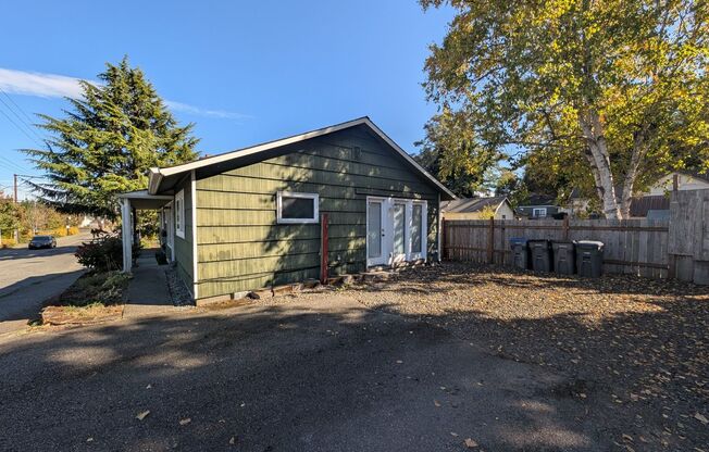 Well Maintained Duplex Unit in Bremerton, Available Now!