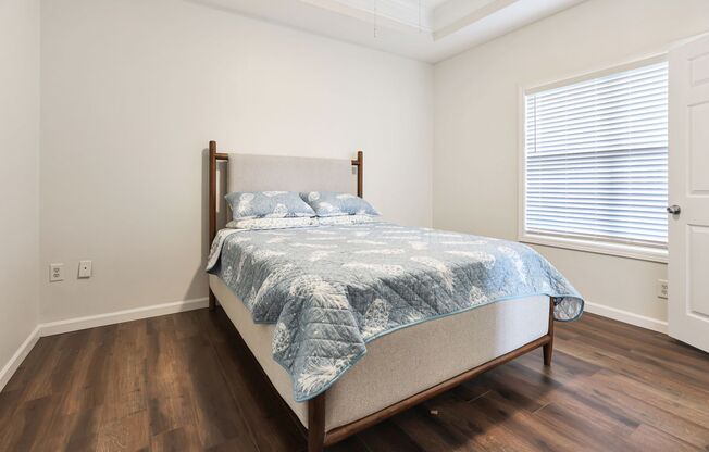 3 beds, 2 baths, $2,150, Unit Apt 711