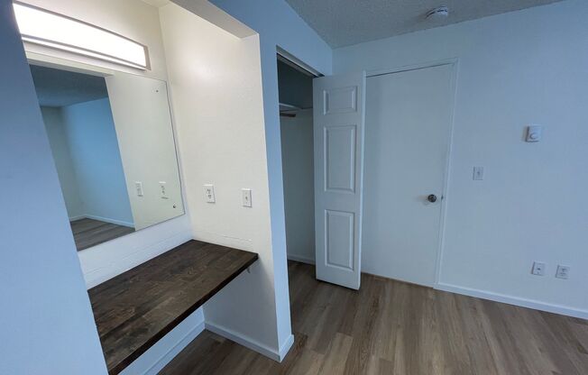 2 beds, 1 bath, 780 sqft, $1,100, Unit 11