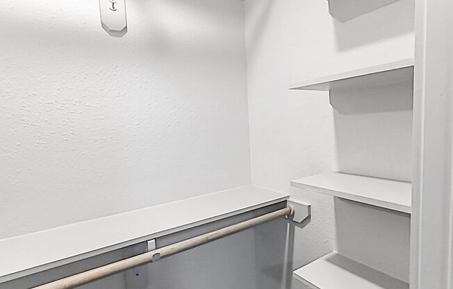 2 beds, 1 bath, 800 sqft, $1,200, Unit 5