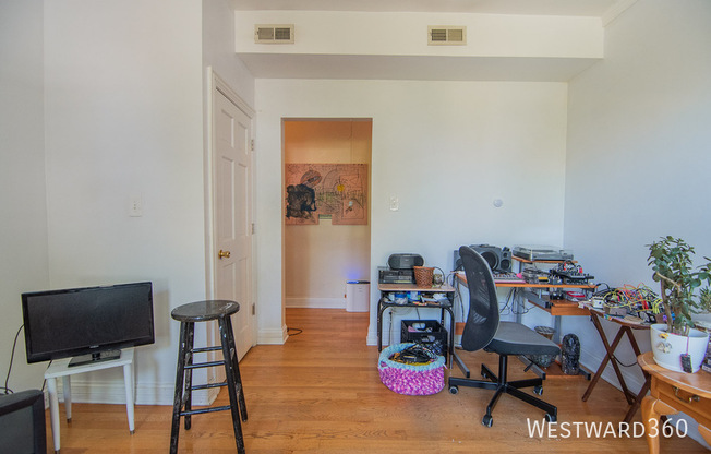 3025 W DIVERSEY