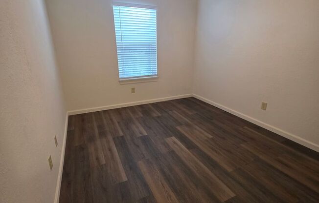 2 beds, 1 bath, 800 sqft, $1,095, Unit 201-G