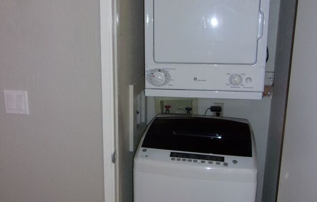 2 beds, 2 baths, 909 sqft, $1,995, Unit 60