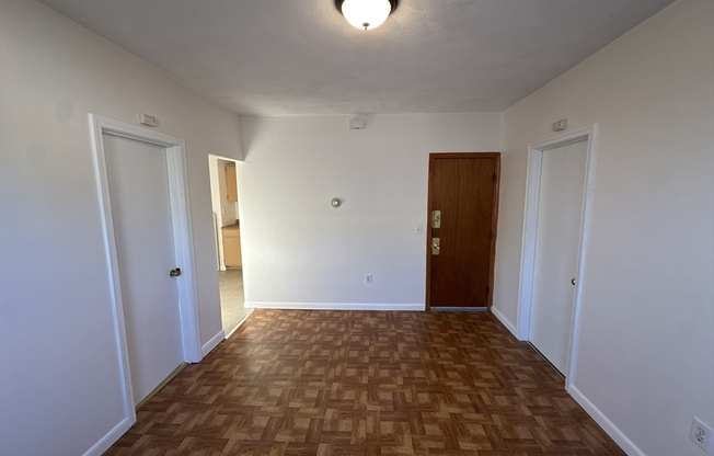 2 beds, 1 bath, $2,400, Unit 2