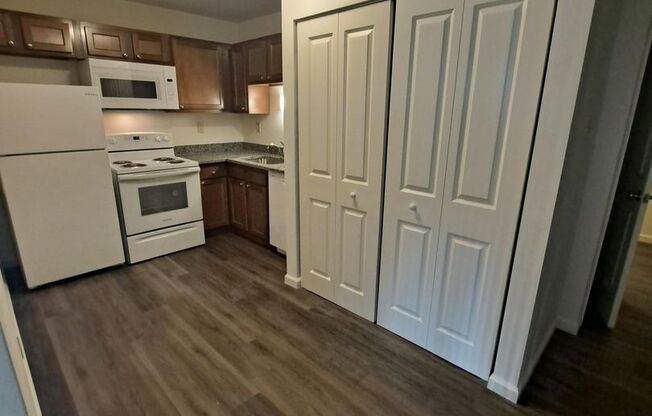 2 beds, 1 bath, 800 sqft, $1,075, Unit 190306