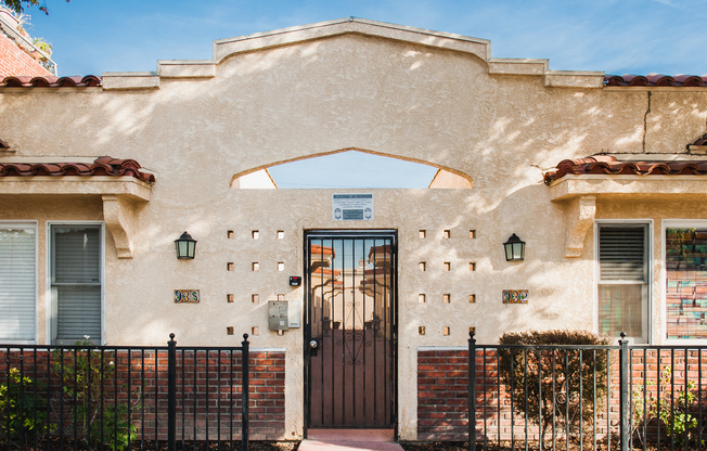 Daisy Courtyard
