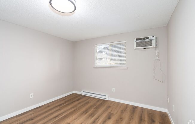 1 bed, 1 bath, 680 sqft, $1,100, Unit 15