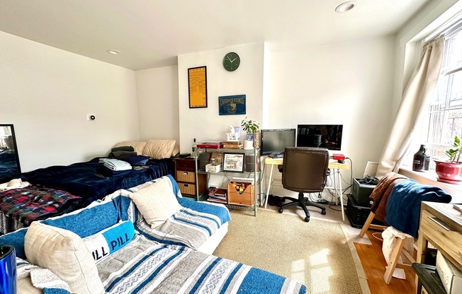 127 CHARLES ST
