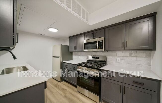 4521 E 31 ST