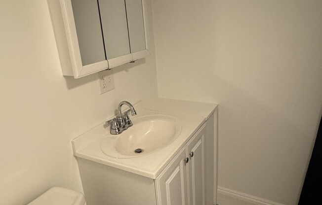 3 beds, 2 baths, 1,600 sqft, $4,200, Unit 3