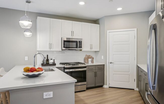 1 bed, 1 bath, 803 sqft, $1,895, Unit 430