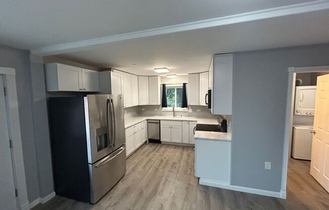 2B/1 BA House in Lakeland North neighborhood of Auburn, $2,100/mo.