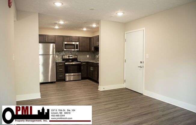 2 beds, 1 bath, $1,050, Unit 4001 Holdrege St. #7