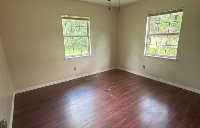 Charming 2BR/1BA Duplex with Large Yard – Affordable Comfort in a Quiet Neighborhood