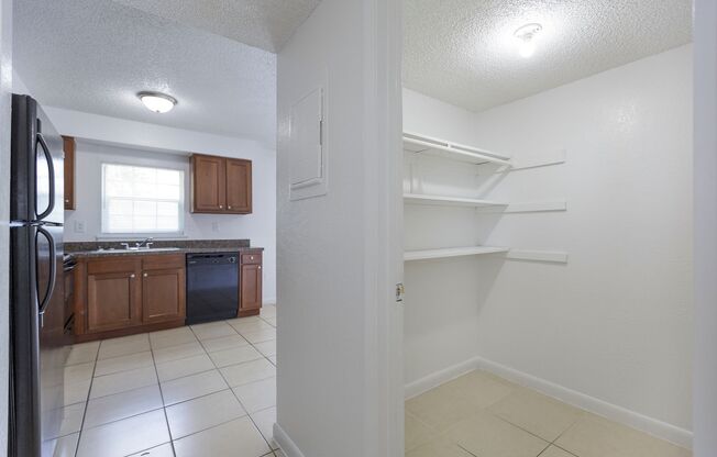 2 beds, 2 baths, 1,295 sqft, $1,395, Unit H-912