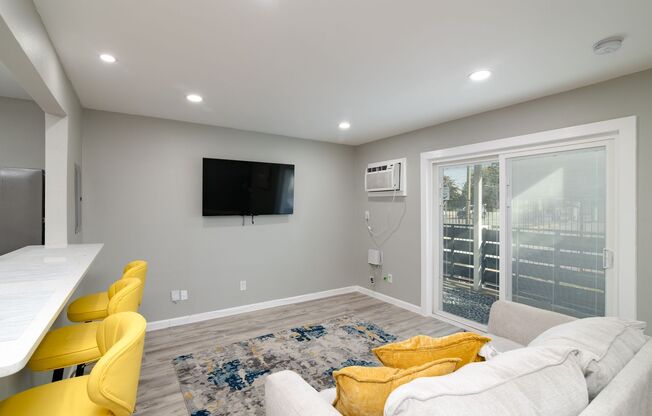 2 beds, 2 baths, 959 sqft, $1,950