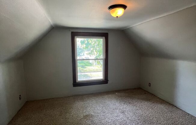 3 beds, 1 bath, $975