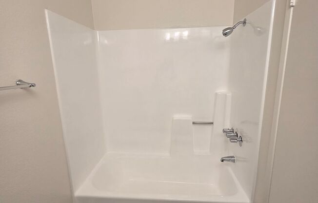 Studio, 1 bath, 595 sqft, $1,860, Unit 432C