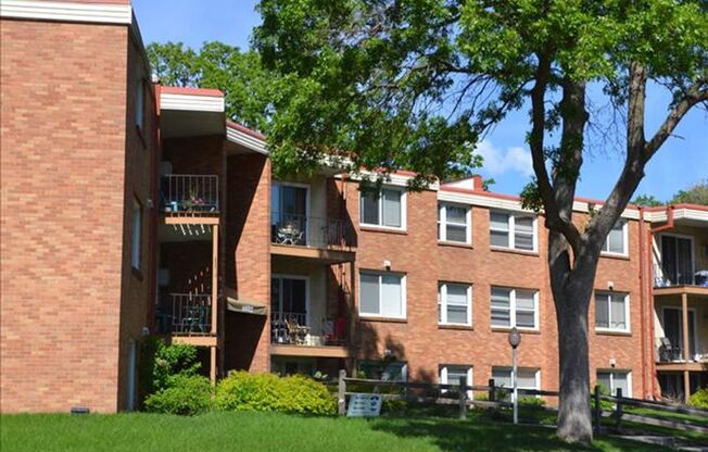 2 beds, 1 bath, 1,000 sqft, $1,299, Unit 3737-204