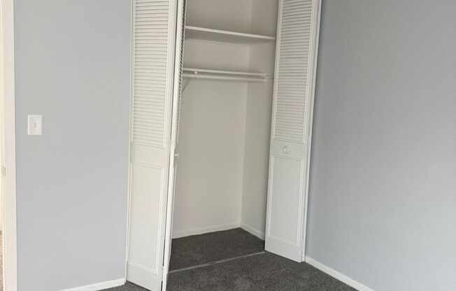 2 beds, 1 bath, 800 sqft, $1,400, Unit 4RW-14