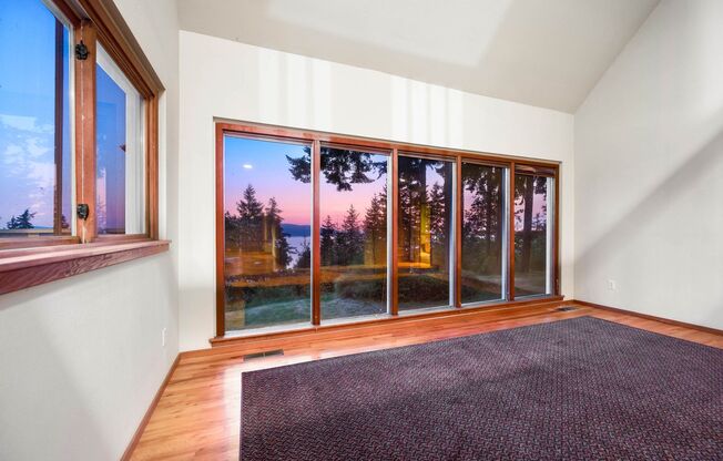Beautiful home with views and in a gated community off Chuckanut!!!