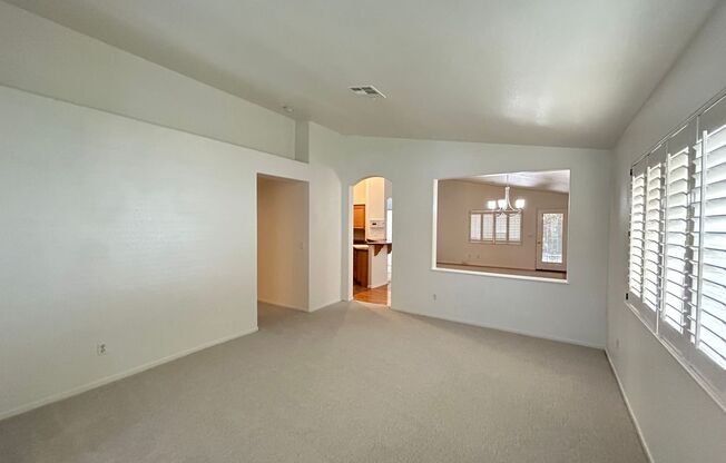 Cozy Single Story Home in Silverado Ranch!