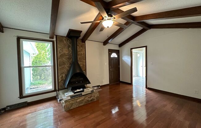 Beautiful Pet Friendly 3 bedroom home for rent!