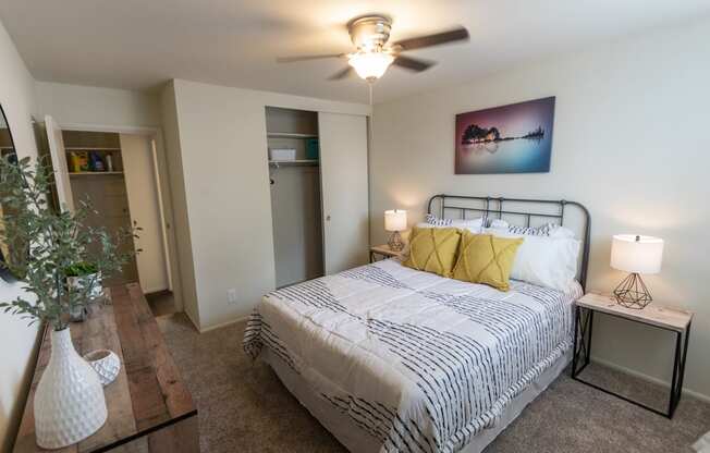 This is a picture of the bedroom in a 576 sq foot 1 bedroom, 1 bath apartment at Red Bank Reserve in the Madisonville neighborhood of Cincinnati, Ohio.