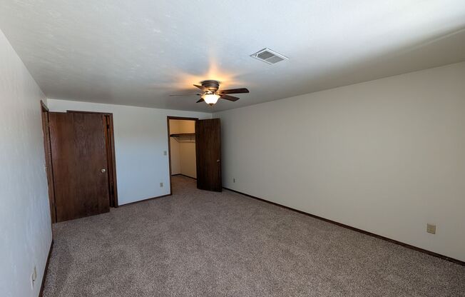 2 beds, 2 baths, 1,034 sqft, $1,279, Unit 1401 062