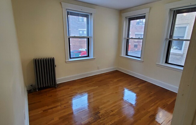 1 bed, 1 bath, $2,400, Unit 12