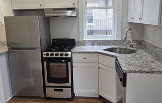 2 beds, 1 bath, $3,100, Unit 17
