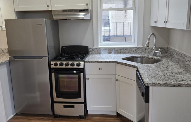 2 beds, 1 bath, $3,100, Unit 17