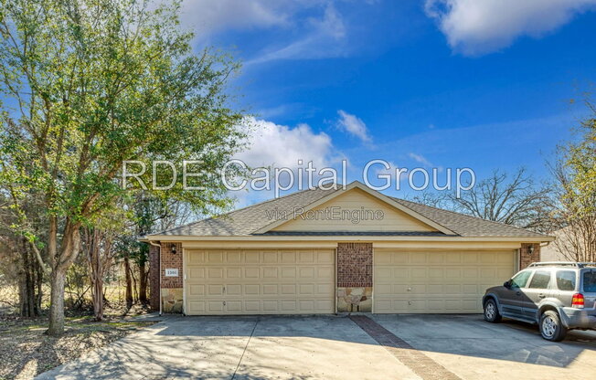 1301 RAVENWOOD DR