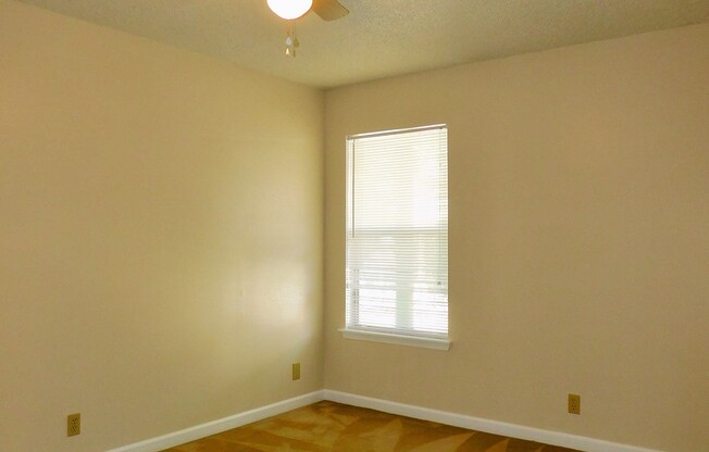 2 beds, 1 bath, $1,000