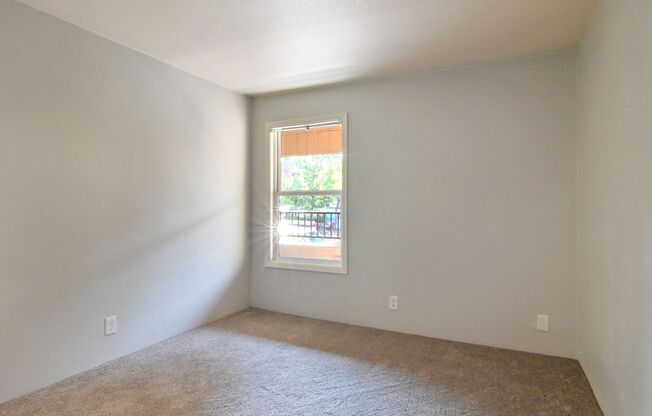 2 beds, 1 bath, $1,650, Unit 102