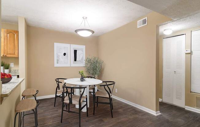 Bright and spacious dining room at Stratford Ridge Apartments in Marietta, GA, ideal for family meals and social gatherings.