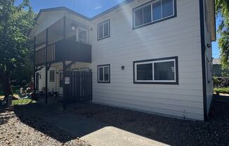 1602 N Brook Ct