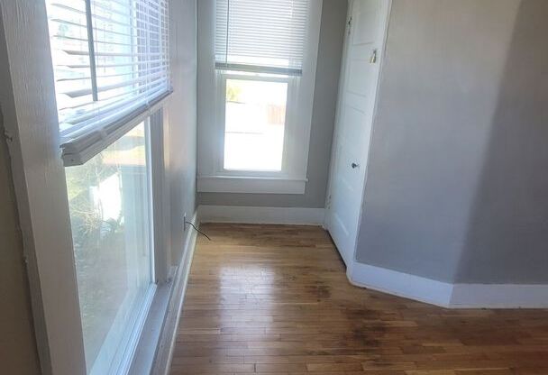 1 bed, 1 bath, $550, Unit 518 N Washington St - 2