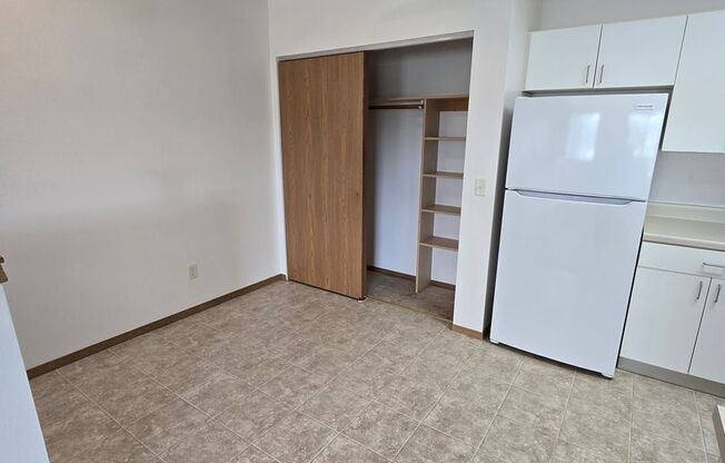 2 beds, 1 bath, 1,010 sqft, $1,269, Unit PL   7602