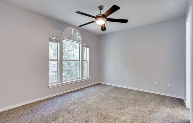 2 beds, 2 baths, $1,650, Unit Unit 213