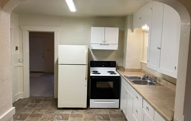 2 beds, 1 bath, $1,895