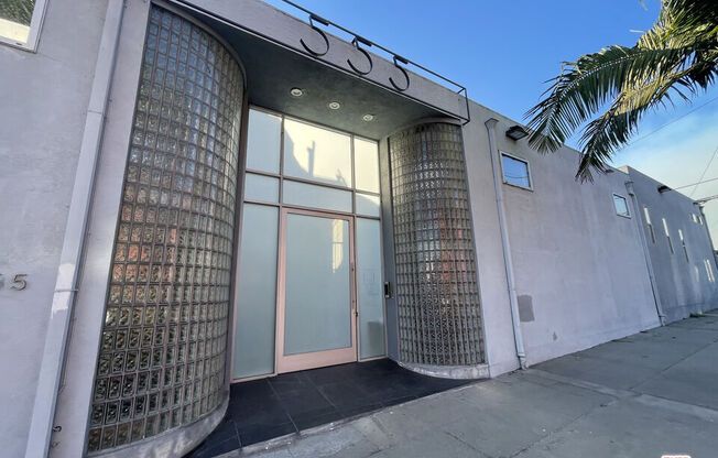 555 ROSE AVE