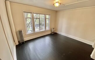 1 bed, 1 bath, 700 sqft, $2,250